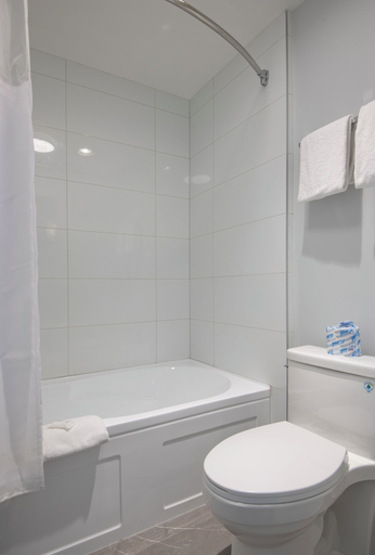 Bathroom 4, Riverland Inn & Suites, Thompson-Nicola
