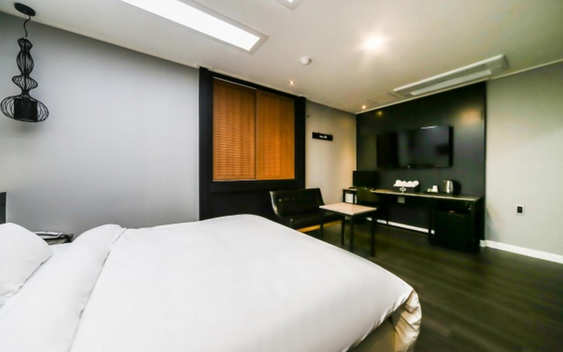 Bedroom 2, Changwon Paryongdong Su, Changwon