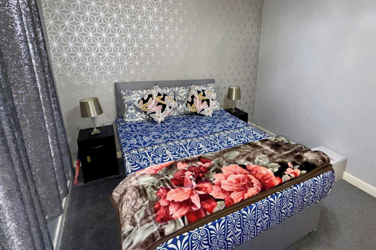Room 5, 2 Bedroom Apartment - Sleeps 4, Free Parking, Wifi, Glasgow