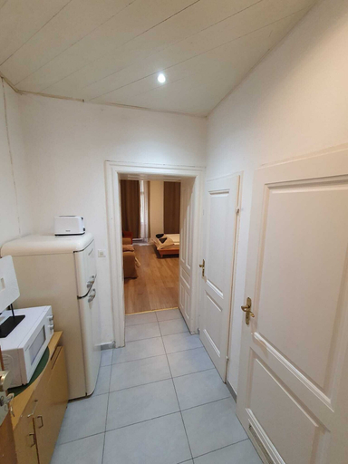 Private kitchen 2, Modern 2BR Apt Near Karlsplatz, Wien