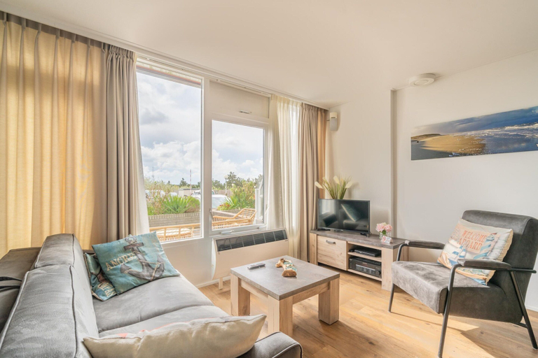 Living room 3, 2 person island view apartment, Texel