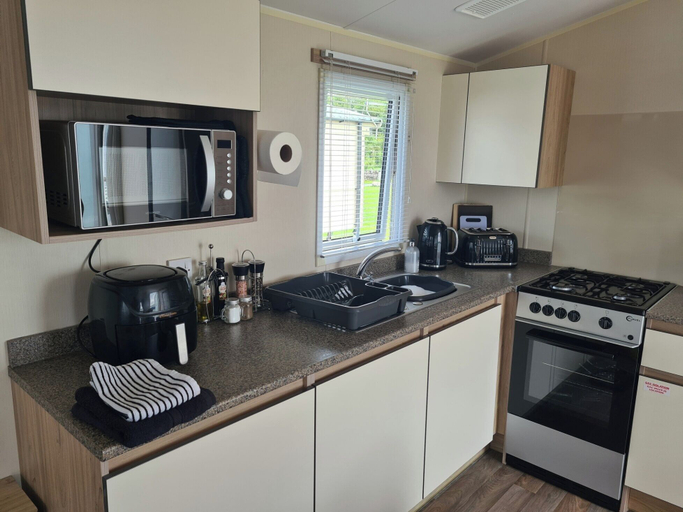 Private kitchen 5, The Seaflower - Lake View - Relaxing Coastal Stay, Cumbria