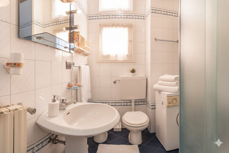 Bathroom, Casa Vacanze PIRINOLI, Imperia