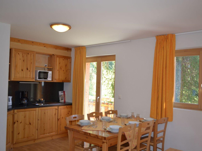 2, Spacious Apartment With Balcony, Conthey
