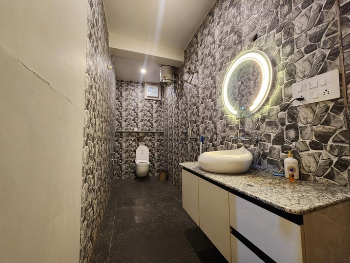 Bathroom 3, Perrys Cottage, Tehri Garhwal