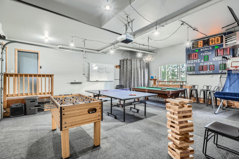 Game room 2, Moose Ridge Cabin 5 Bedroom Cabin by RedAwning, Grand