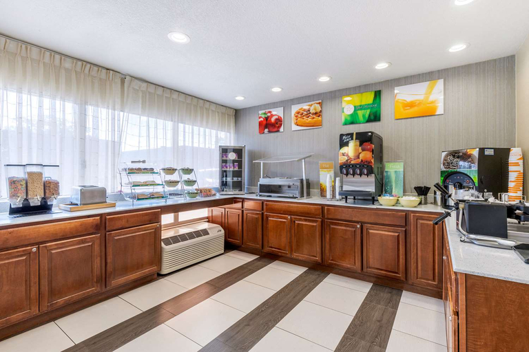 Food & Drinks 5, Motel6 Charlotte, NC – Airport South, Mecklenburg