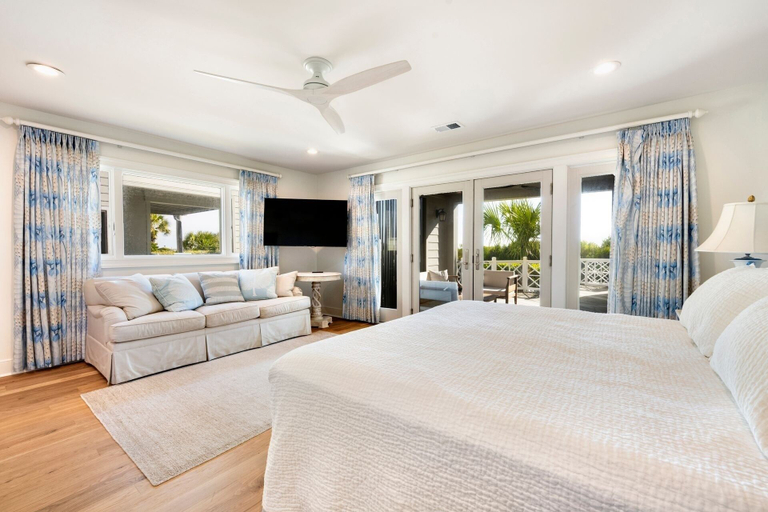 Room 3, Spacious Oceanfront Villa With Elevator, Wifi, Library, Board Games, Sunroom, And Wine Refrigerator 4 Bedroom Villa by Peace Vacations, Georgetown
