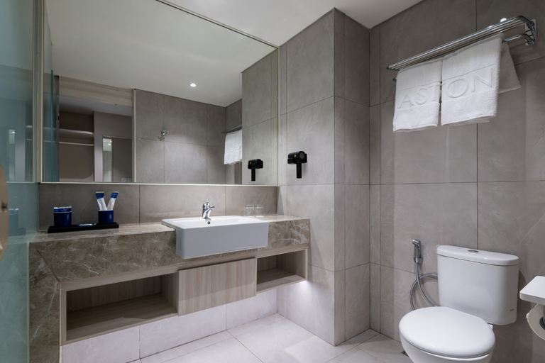 Bathroom 5, Aston Bintaro Hotel & Conference Center, South Tangerang