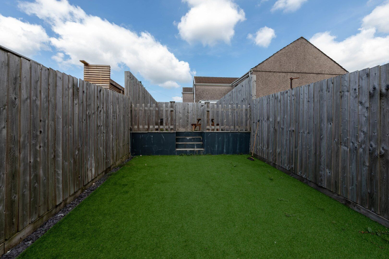 Exterior 3, Bright 3-bed Swansea House + Parking, Swansea