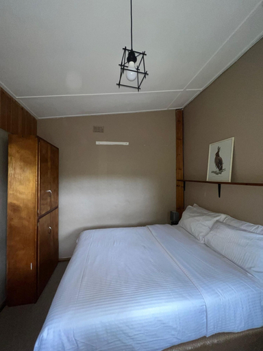 Room 4, Three Bedroomed House in Juliasdale - 2192, Nyanga