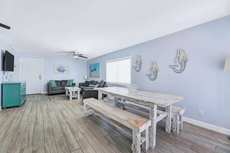 Room 5, Gulf Coast Beach Front Condo, Cameron