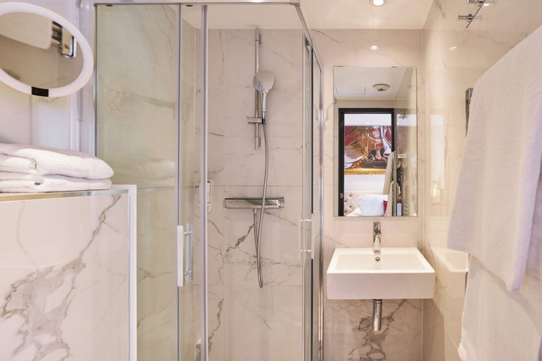 Bathroom 4, Hôtel Eiffel Petit Louvre, Paris