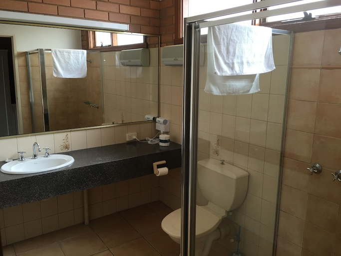 Bathroom 4, Essendon Motel, Melbourne