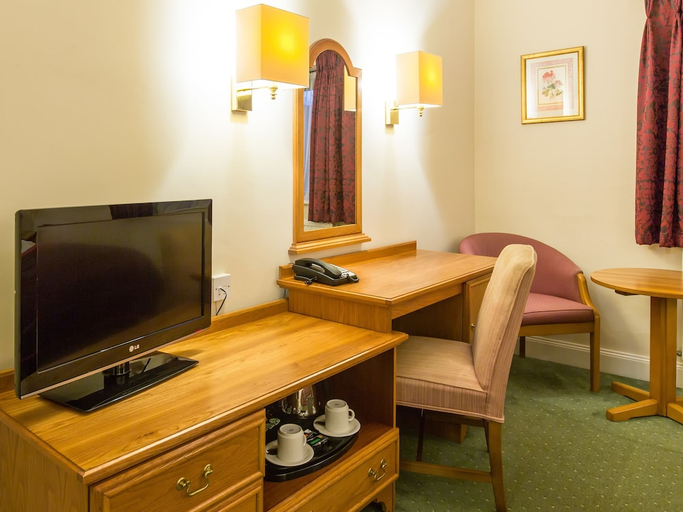 Living Area 4, Bridgewood Manor, Kent