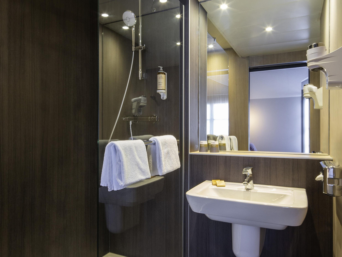 Bathroom 5, Mercure Versailles Chateau Hotel, Yvelines