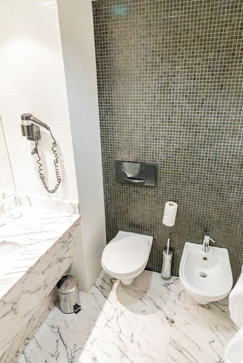 Bathroom 4, Marina Club Lagos Suite Hotel, Lagos