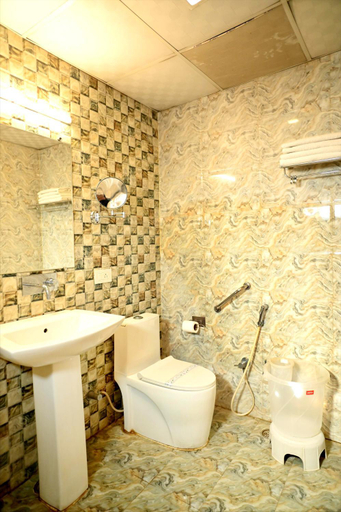 Bathroom 4, Citi Club - Luxury Budget Hotel in Kanpur, Kanpur Nagar