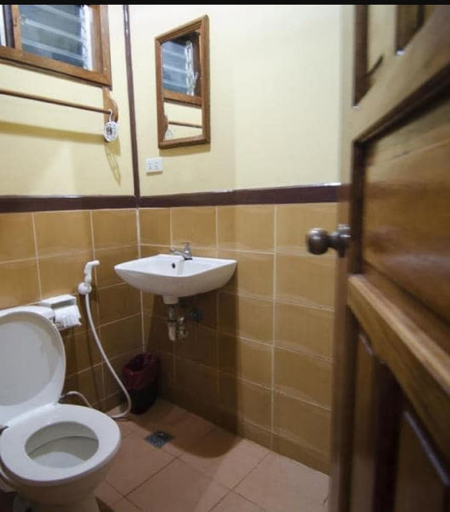Bathroom, Pems Pension and Restaurant, Taytay