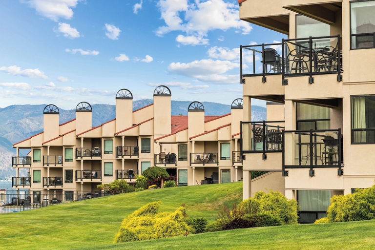Exterior & Views