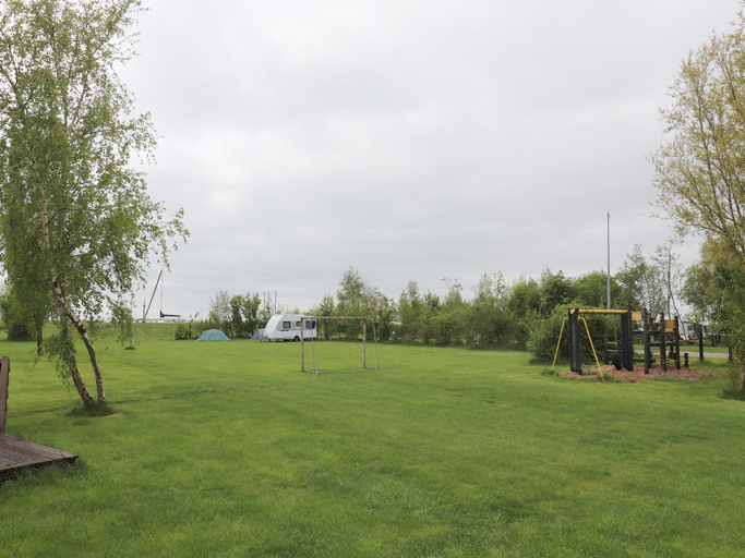 4, Cabin by Hegermeer with Boat Rentals, Wymbritseradiel
