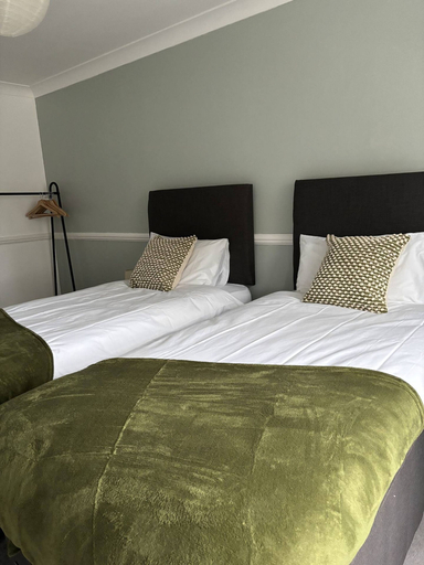 Room 5, in Bournemouth With 2 Bedrooms and 1 Bathrooms, Bournemouth