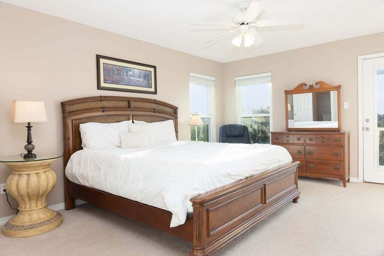 Room 4, Summer Palace 4 Bedroom Duplex by RedAwning, Baldwin