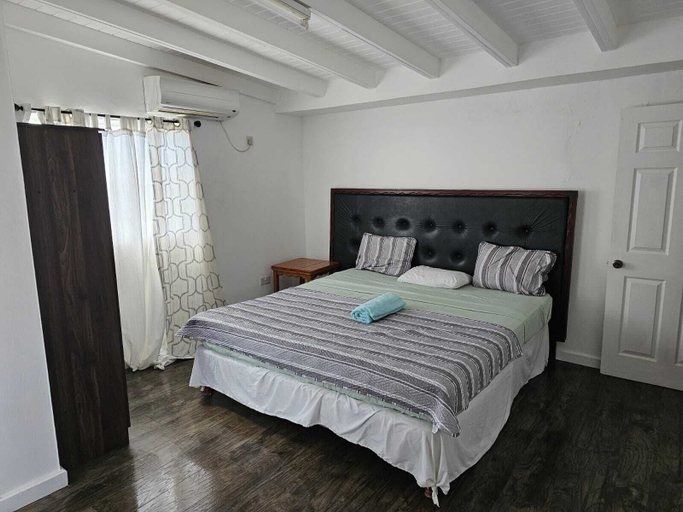 Bedroom 2, Wave Crest Suites