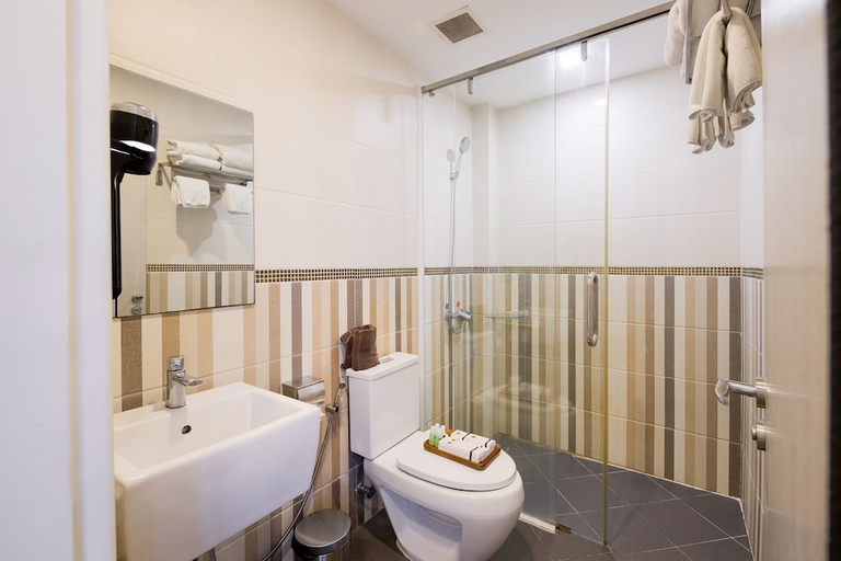 Bathroom 3, Hak Huot Hotel I, Ou Chrov