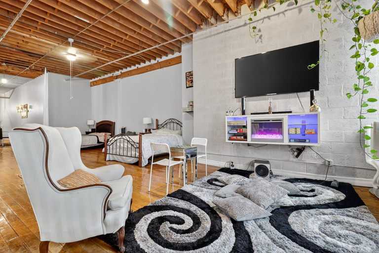 Room 2, New! Huge Downtown Loft - Game Room - Free Parking, Wayne
