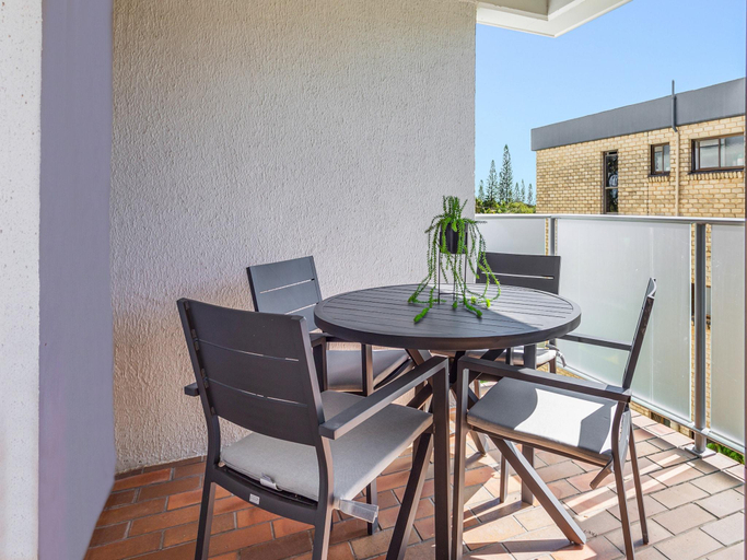 Others 5, Cosy 2-Bedroom Seaside Unit Steps from Beach, Maroochy - Maroochydore