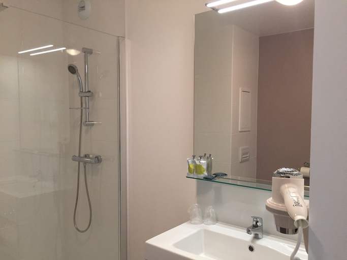 Bathroom 3, All Suites Appart Hôtel | Bordeaux - Pessac, Gironde