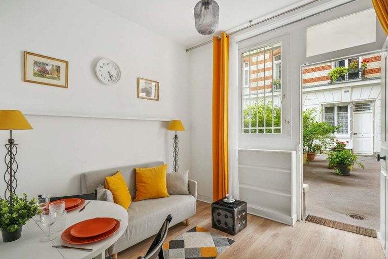 Living area 5, Cosy 2P Studio in the Heart of the Marais, Paris