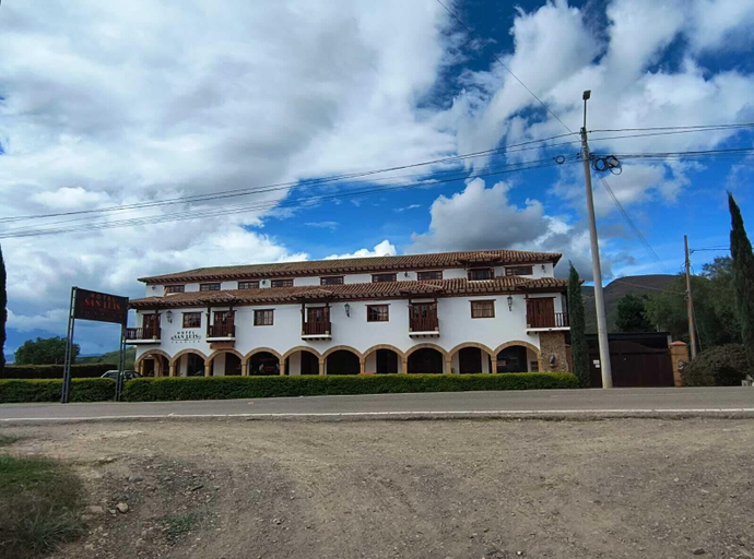 Exterior & Views
