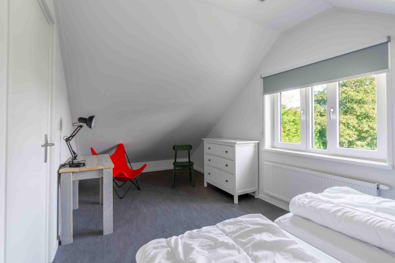 Room 2, Spacious 6-person Holiday Home Near De Koog, Texel