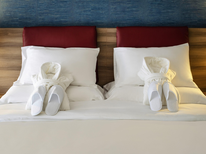 Bedroom 5, Mercure Geneva Airport, Genève
