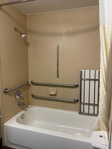 Bathroom 4, Red Roof Inn Birmingham – Highway 280, Shelby