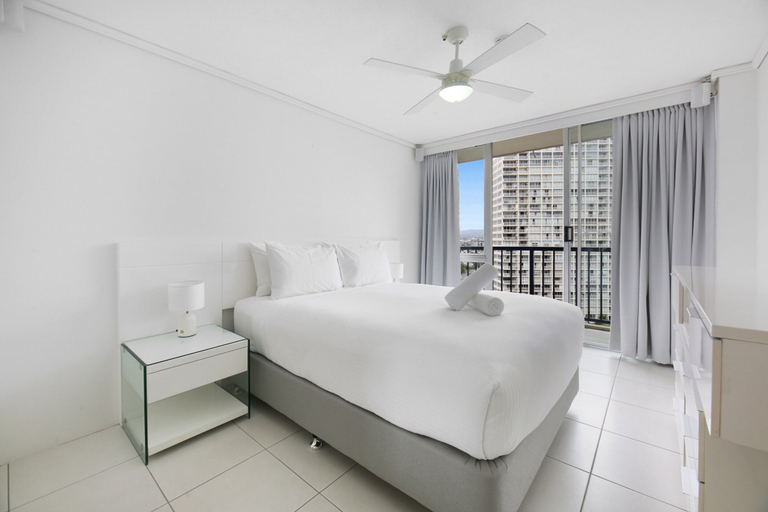 Room 4, Chic Coastal Retreat With Resort-style Amenities, Gold Coast