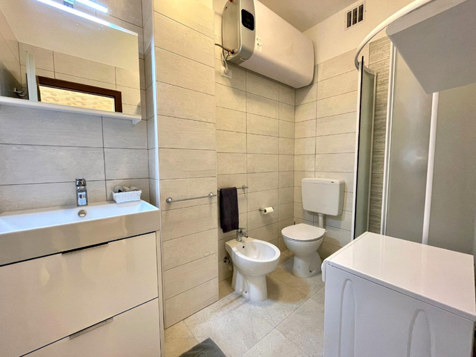 Others 3, Homely apartment with terrace overlooking the pool, Venezia