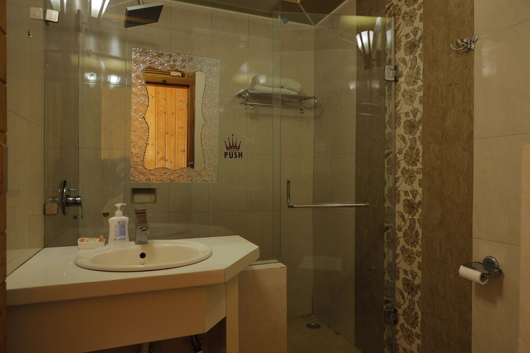 Bathroom, Royal Park Hotel, Baramulla