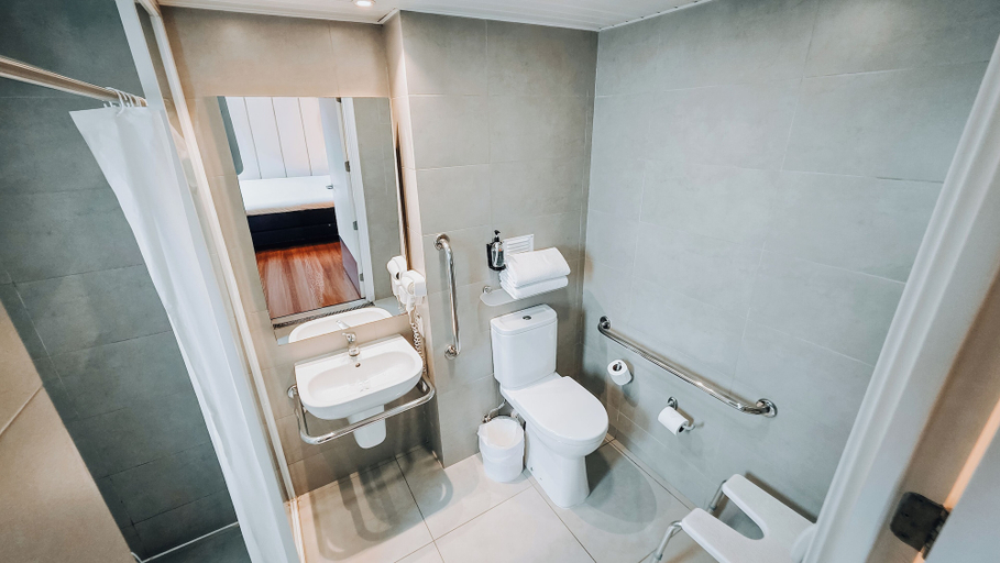 Bathroom 3, Hotel ibis Santiago Providencia, Santiago