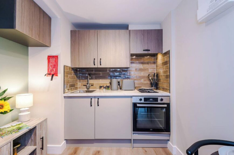 Private kitchen 5, Flat 1 30 Northgate, Cheshire West and Chester