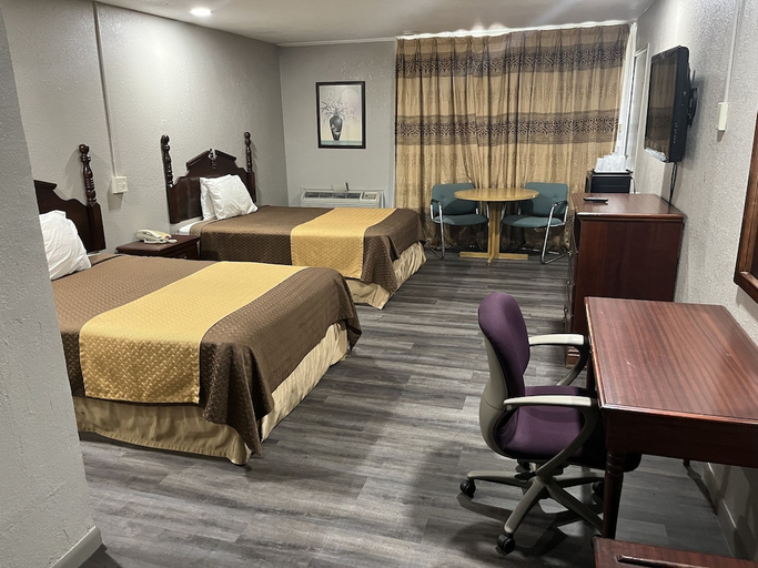 Bedroom 3, Mid Towne Inn & Suites, Bexar