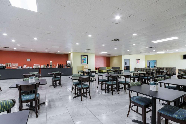 Food & Drinks, Bricktown Hotel & Extended Stay, Oklahoma