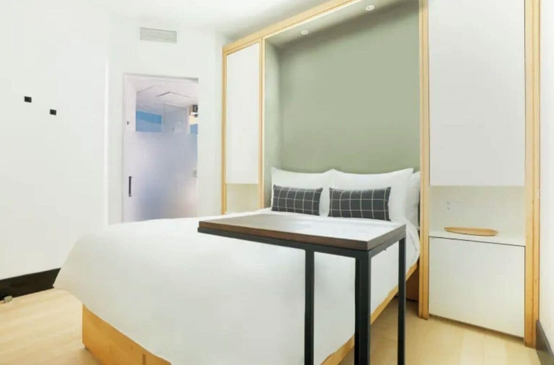 Bedroom 3, The Beverley Hotel, Toronto