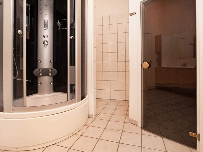 Others 4, Rustic Holiday Home in Ebeltoft with Hot Tub, Syddjurs