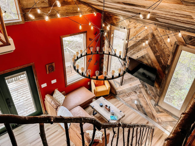 Room 3, Treehouse Hot tub on 60 Acre Farm Near Downtown, Indianapolis