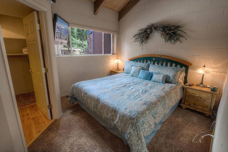 Bedroom 2, Heavenly Mountain Hideaway 2 Bedroom Home by RedAwning, El Dorado