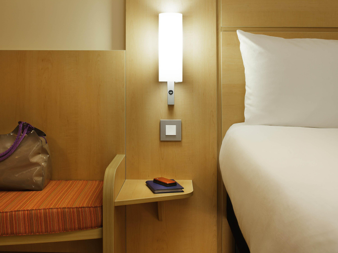 Bedroom 4, ibis London Shepherds Bush - Hammersmith, London
