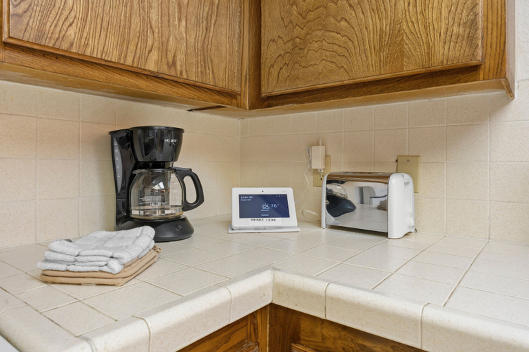 Interior 5, Heavenly Chairview Condo 2 Bedroom Home by RedAwning, Douglas